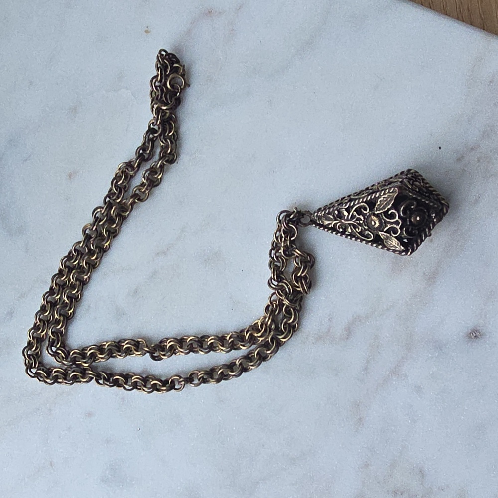 vintage or antique filigree cage pendant necklace - Picture 3 of 10